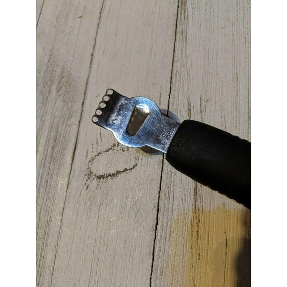 Chefmate Citrus Zester Grater black handle 6 3/4" - Picture 5 of 7